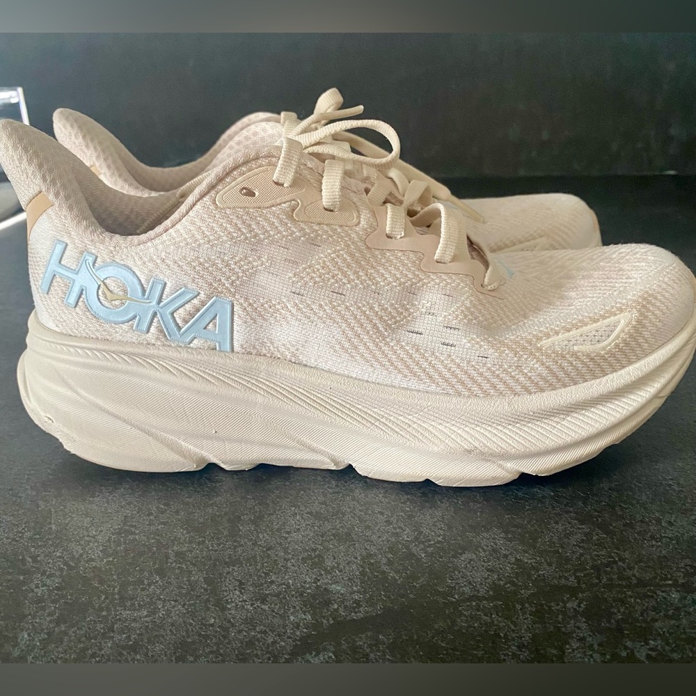 HOKA Clifton 9 Sneakers